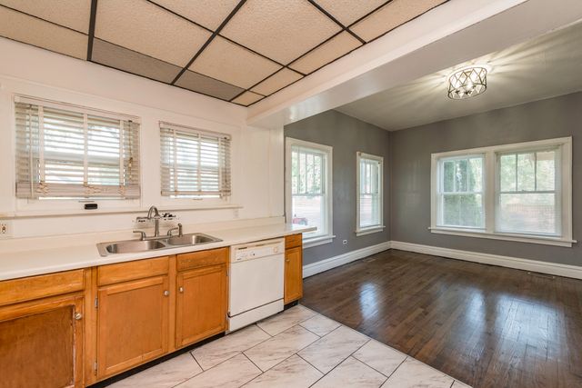 964 N Lewis Avenue, Waukegan, IL 60085