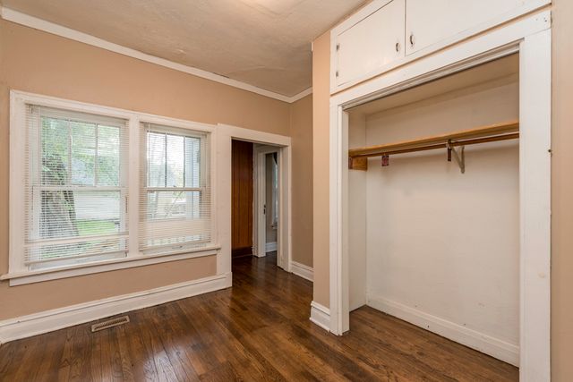 964 N Lewis Avenue, Waukegan, IL 60085