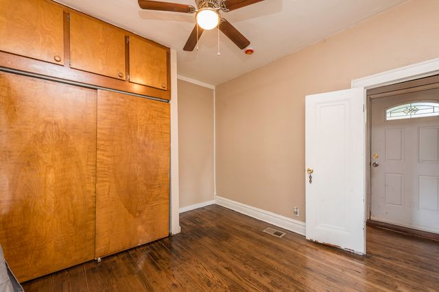964 N Lewis Avenue, Waukegan, IL 60085