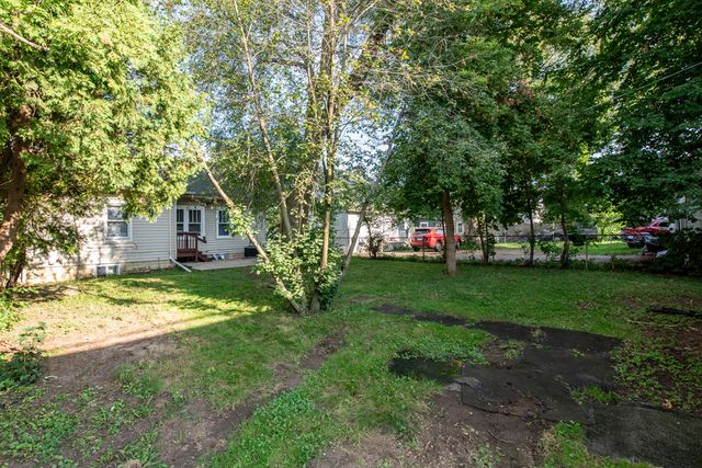 964 N Lewis Avenue, Waukegan, IL 60085
