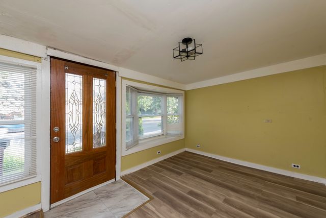 964 N Lewis Avenue, Waukegan, IL 60085