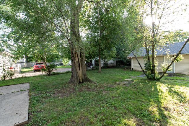 964 N Lewis Avenue, Waukegan, IL 60085