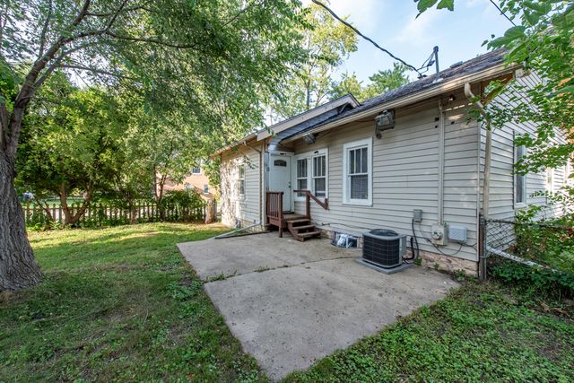 964 N Lewis Avenue, Waukegan, IL 60085