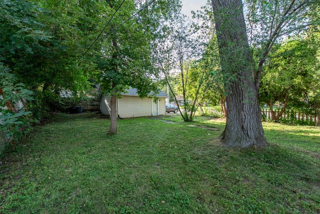964 N Lewis Avenue, Waukegan, IL 60085