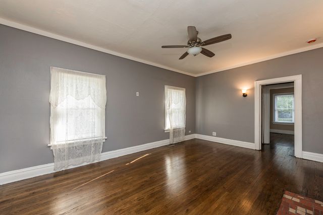 964 N Lewis Avenue, Waukegan, IL 60085
