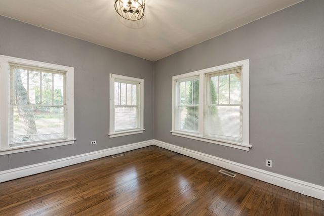 964 N Lewis Avenue, Waukegan, IL 60085