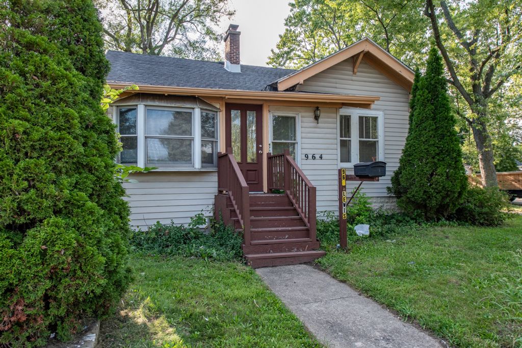 964 N Lewis Avenue, Waukegan, IL 60085