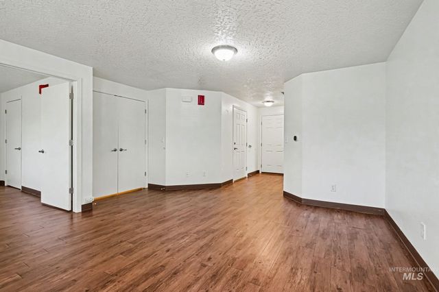 17 S Benewah Dr, Nampa, ID 83651