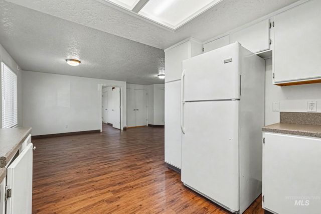 17 S Benewah Dr, Nampa, ID 83651