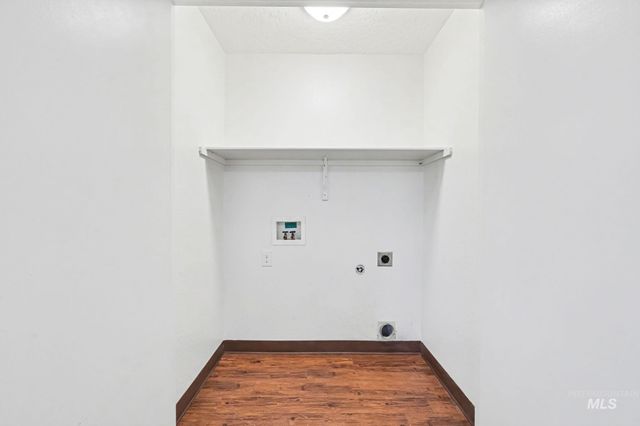 17 S Benewah Dr, Nampa, ID 83651