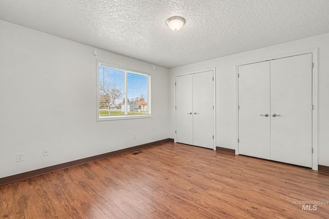 17 S Benewah Dr, Nampa, ID 83651