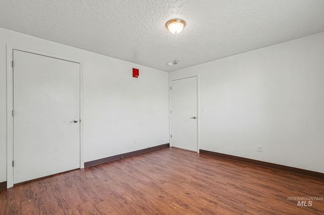 17 S Benewah Dr, Nampa, ID 83651