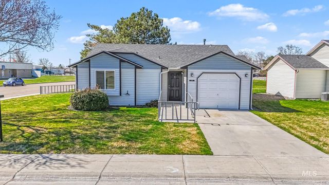 17 S Benewah Dr, Nampa, ID 83651