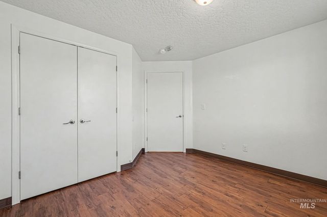 17 S Benewah Dr, Nampa, ID 83651