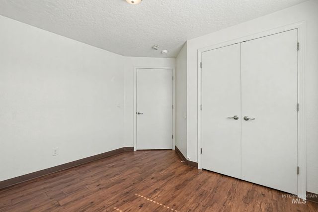 17 S Benewah Dr, Nampa, ID 83651