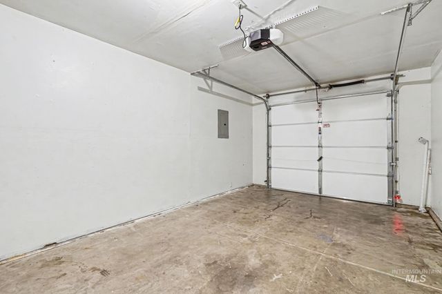 17 S Benewah Dr, Nampa, ID 83651