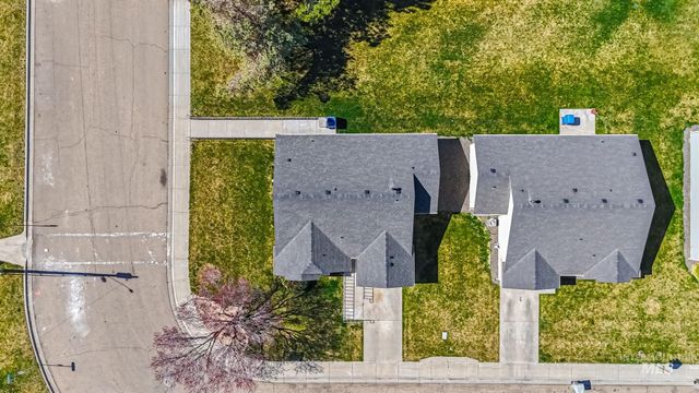 17 S Benewah Dr, Nampa, ID 83651