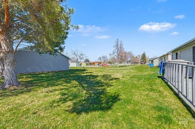 17 S Benewah Dr, Nampa, ID 83651