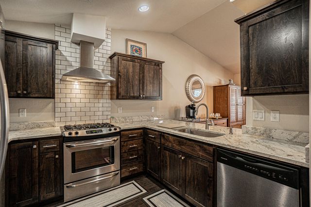 583 Plum Ridge Court, Ashland, OR 97520