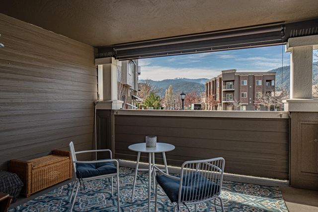 583 Plum Ridge Court, Ashland, OR 97520