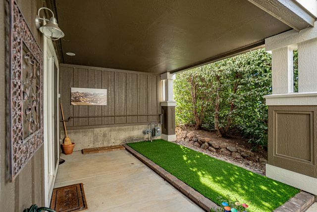 583 Plum Ridge Court, Ashland, OR 97520