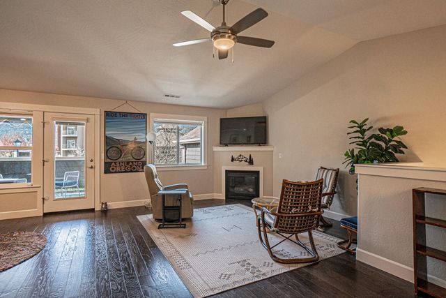 583 Plum Ridge Court, Ashland, OR 97520