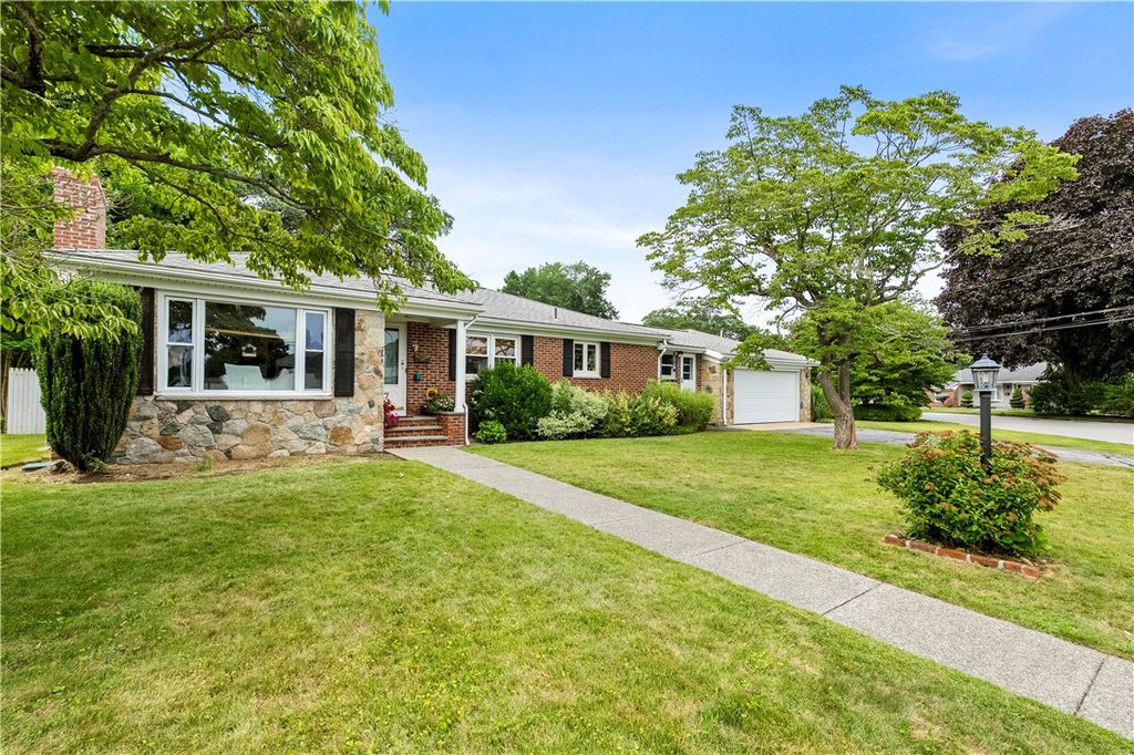 17 Golini Drive, Johnston, RI 02919