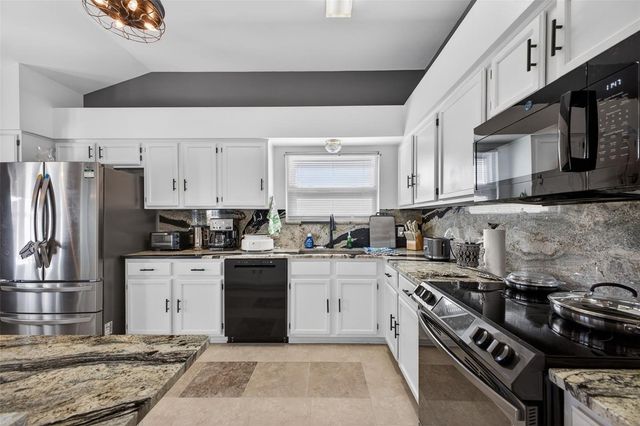 411 DEL MAR DRIVE, Lady Lake, FL 32159