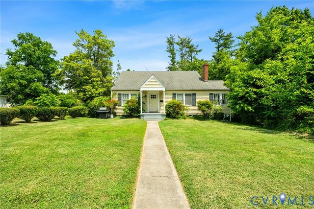702 Irving St, Farmville, VA 23901