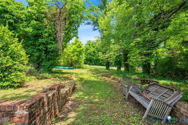 702 Irving St, Farmville, VA 23901