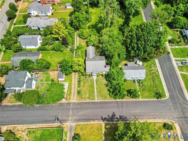 702 Irving St, Farmville, VA 23901