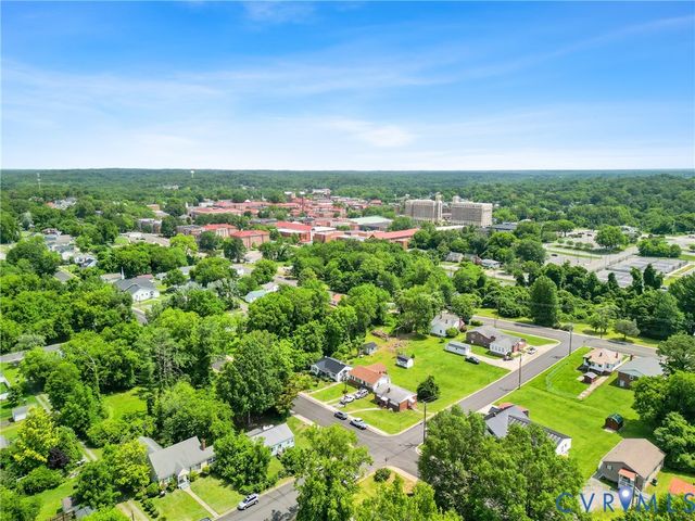 702 Irving St, Farmville, VA 23901