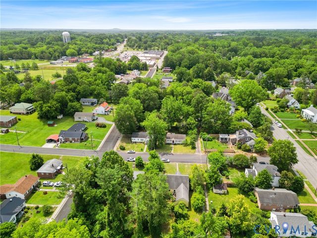 702 Irving St, Farmville, VA 23901