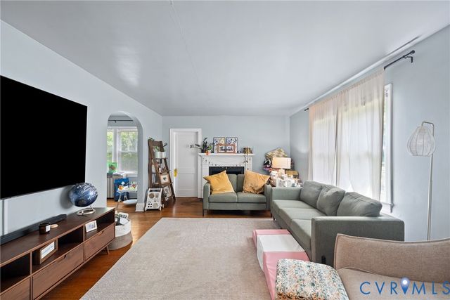 702 Irving St, Farmville, VA 23901