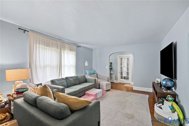 702 Irving St, Farmville, VA 23901