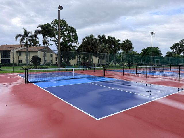 318 Knotty Pine Circle D-2, Greenacres, FL 33463