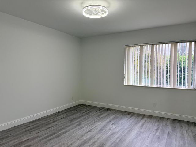 318 Knotty Pine Circle D-2, Greenacres, FL 33463