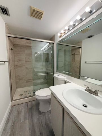 318 Knotty Pine Circle D-2, Greenacres, FL 33463