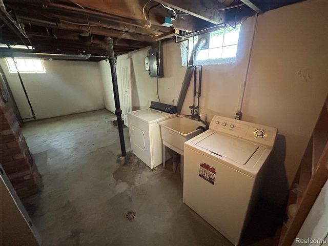 25601 Rose Street, Roseville, MI 48066