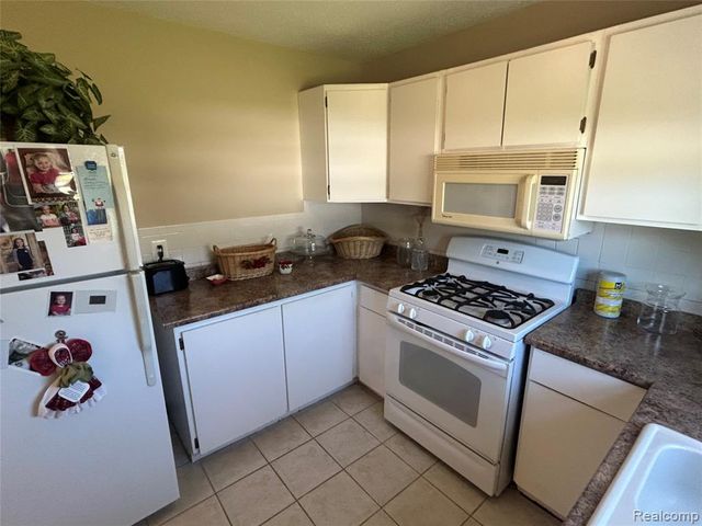 25601 Rose Street, Roseville, MI 48066