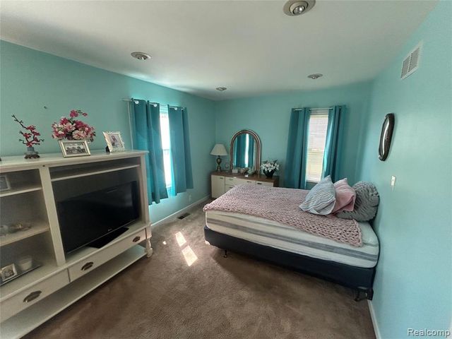 25601 Rose Street, Roseville, MI 48066
