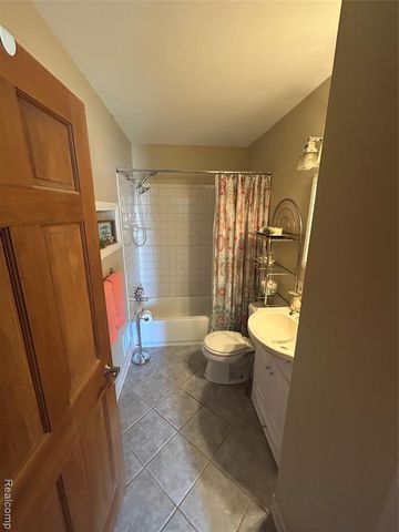 25601 Rose Street, Roseville, MI 48066