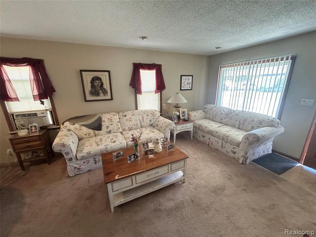 25601 Rose Street, Roseville, MI 48066