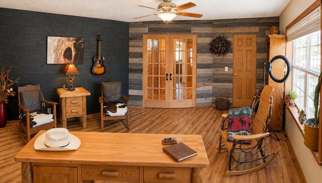 235 Iowa Colony Road, Hollister, MO 65672