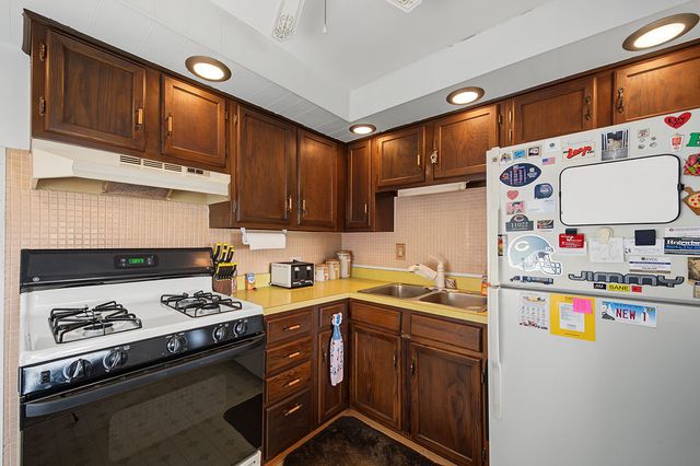 11022 S State Line Road, Chicago, IL 60617