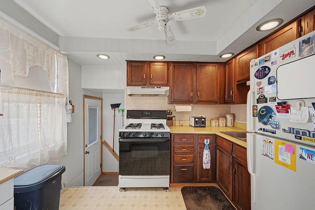 11022 S State Line Road, Chicago, IL 60617