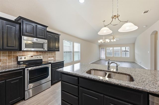 405 Elk Run Drive, Fort Worth, TX 76140