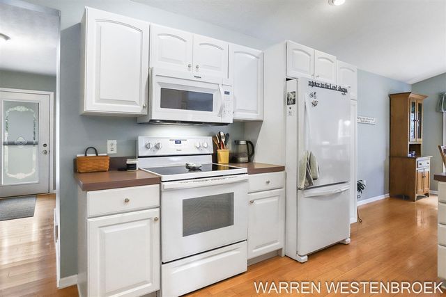 11962 Willow Wood Lane, Holland, MI 49424