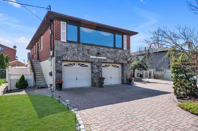 138-10 11 Avenue, Malba, NY 11357