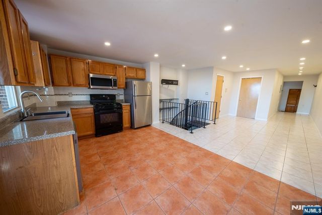 818 Palisade Avenue, Union City, NJ 07087